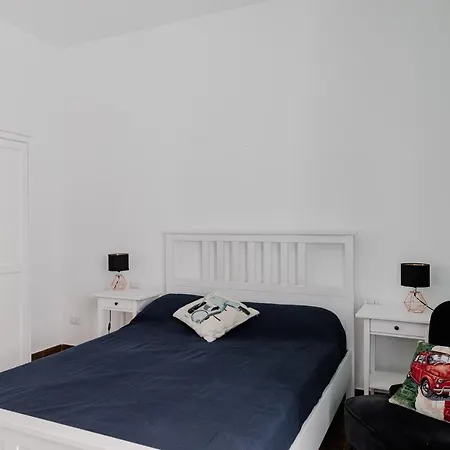 Scarfoglio Apartment, 4 Persone, 2 Camere, Balcone, Wi-fi, Stazione Tiburtina Lejlighed *